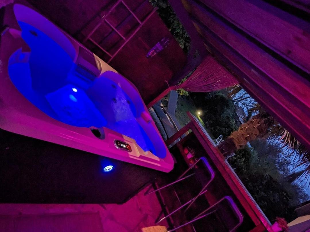 Love Room Avec Spa Nérac Extérieur photo